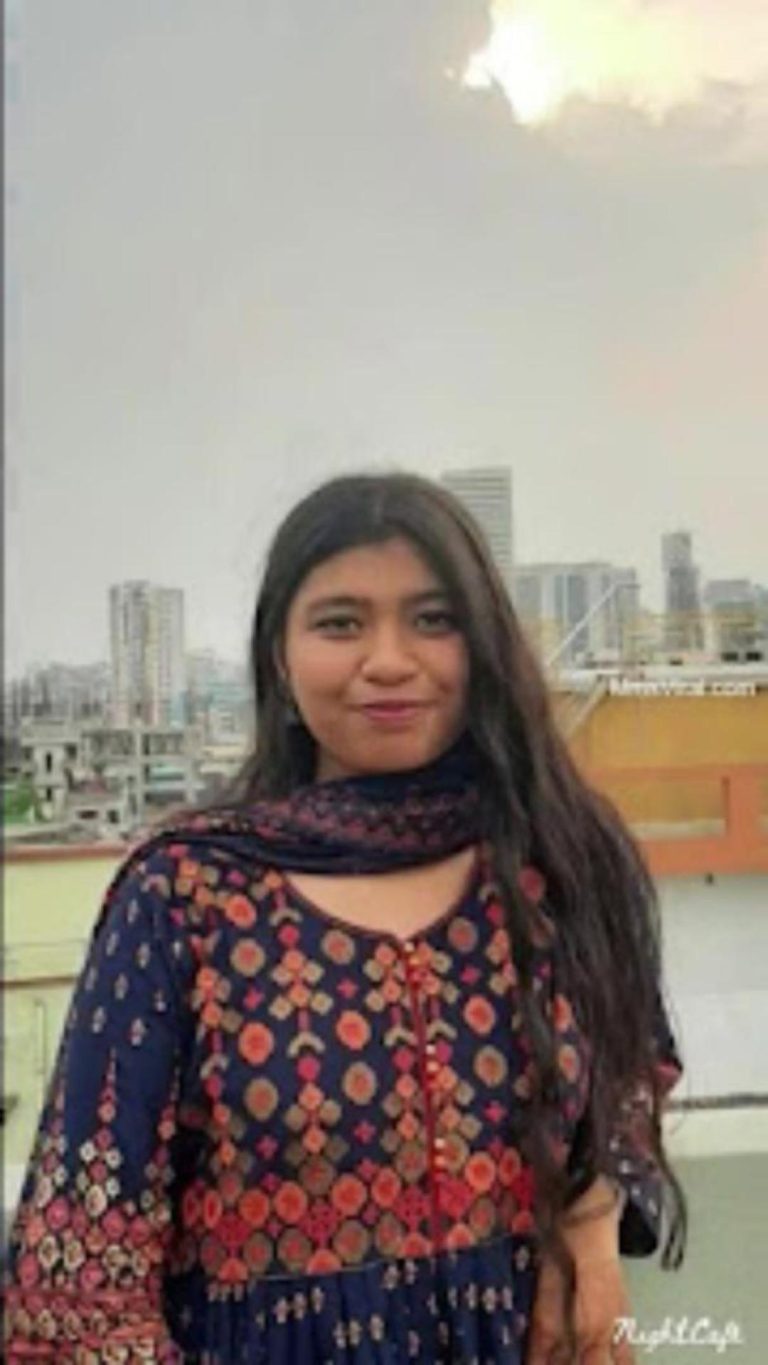 Deshi collage girl show his body to her bf part1